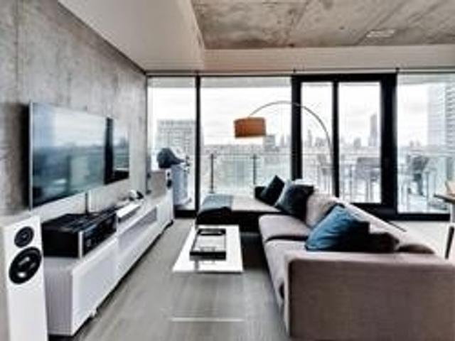 3702 - 224 King St W