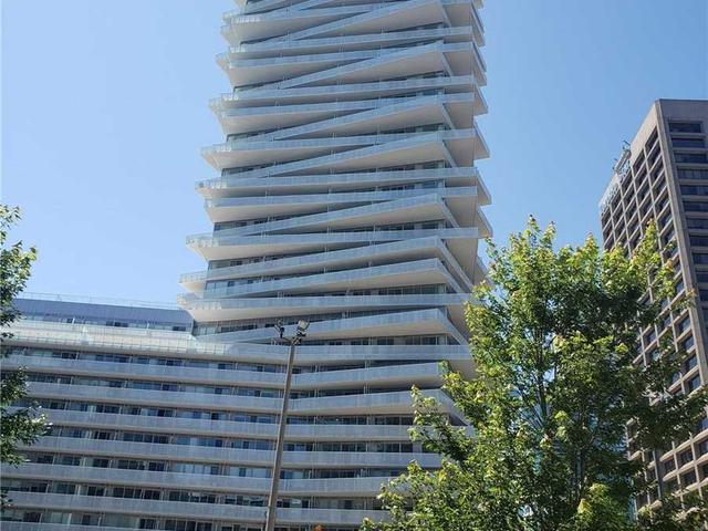 403 - 15 Queens Quay E