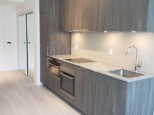 403 - 15 Queens Quay E