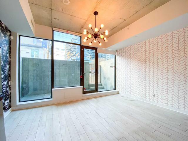 104 - 461 Adelaide St W