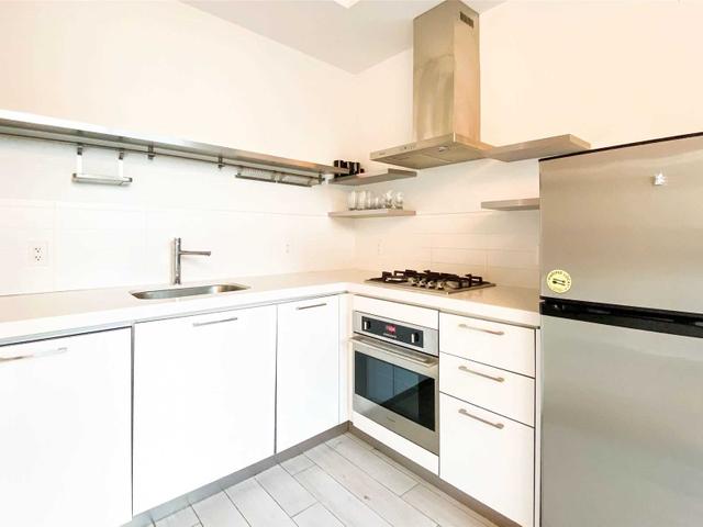 104 - 461 Adelaide St W