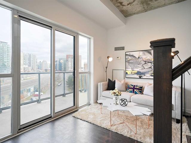 PH 708 - 1205 Queen St W