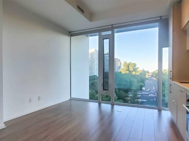 938 - 8 Hillsdale Ave E