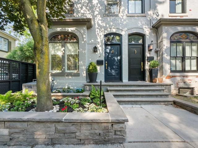 2 Ottawa St