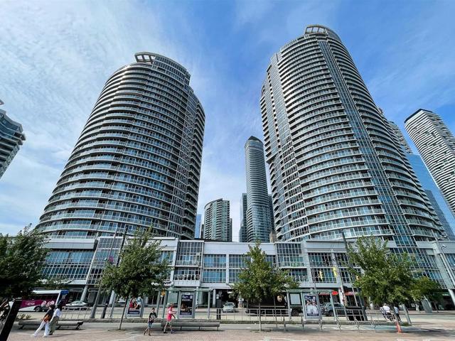 1711 - 218 Queens Quay W