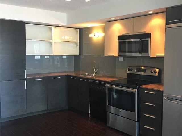 2605 - 25 Capreol Crt