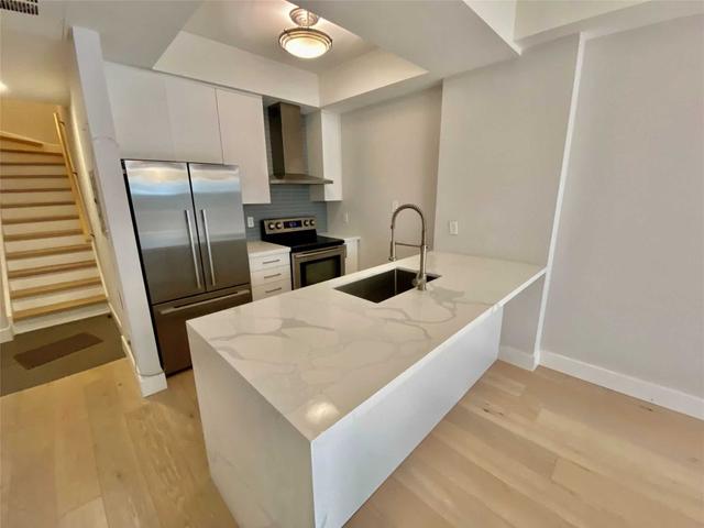 TH124 - 500 Richmond St W