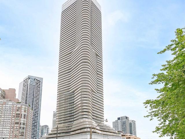 2812 - 11 Wellesley St W