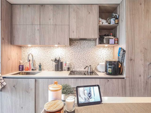 4812 - 1 Yorkville Ave