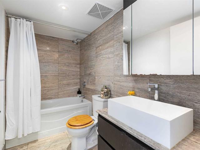 343 - 10 Capreol Crt