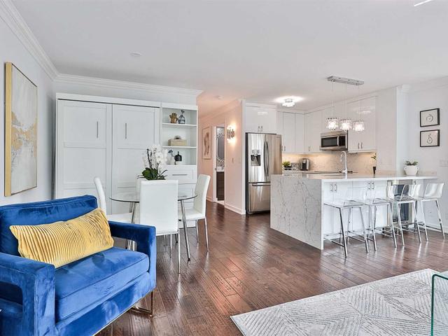 1125 - 36 Blue Jays Way