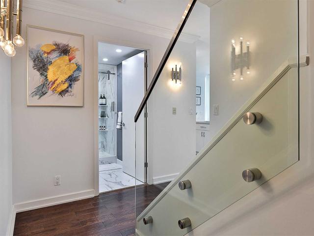 1125 - 36 Blue Jays Way