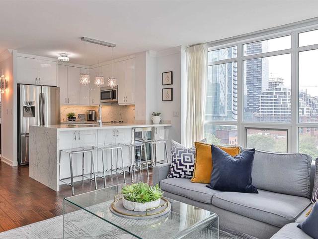 1125 - 36 Blue Jays Way