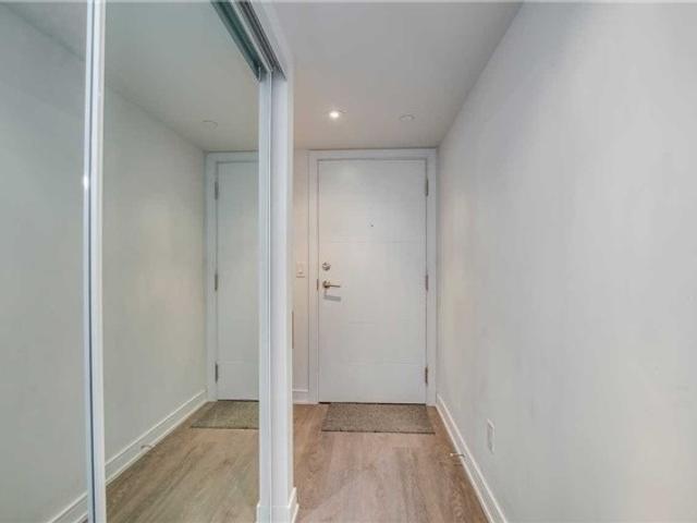 1102 - 525 Adelaide St