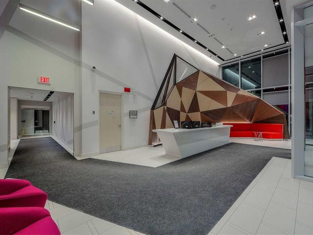 PH09 - 30 Roehampton Ave