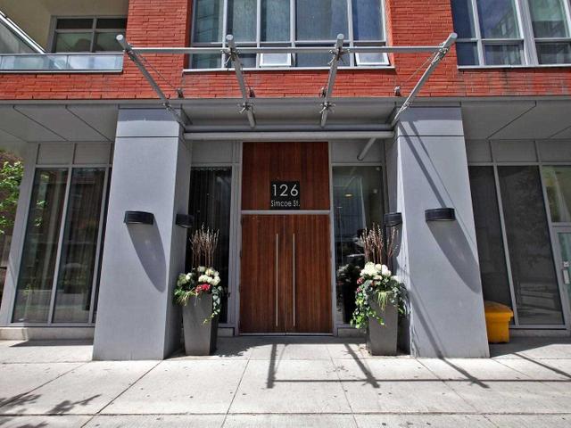 410 - 126 Simcoe St