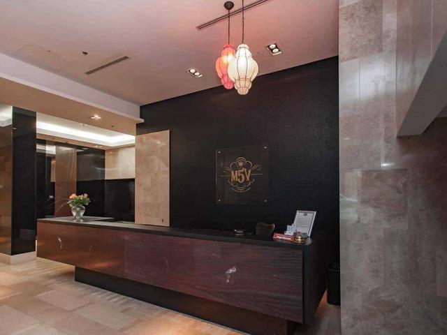 1106 - 375 King St W