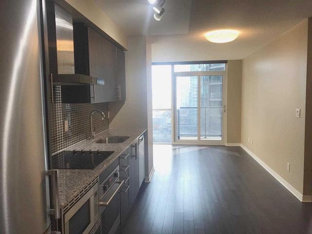 1004 - 352 Front St W