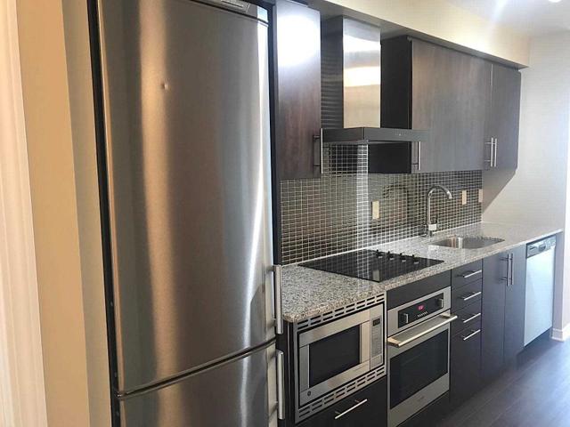 1004 - 352 Front St W