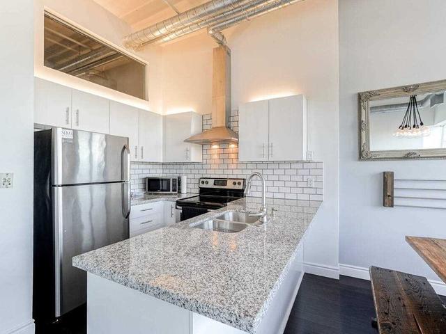 1005 - 700 King St W