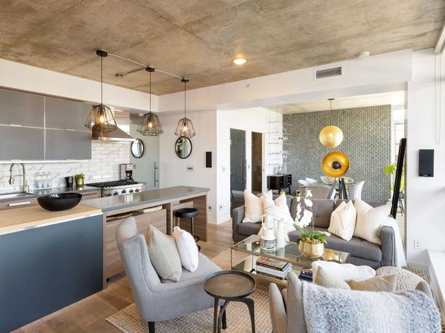 403 - 1205 Queen St W