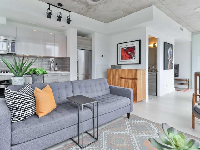 2801 - 224 King St W