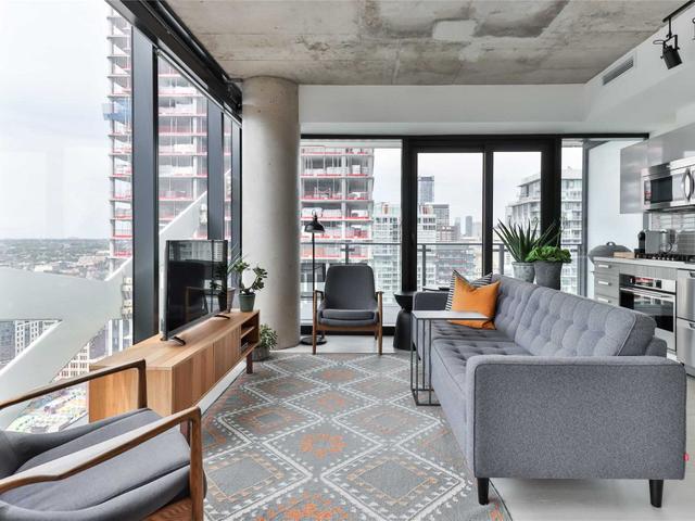 2801 - 224 King St W