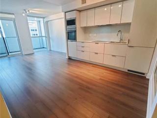 916 - 318 Richmond St W