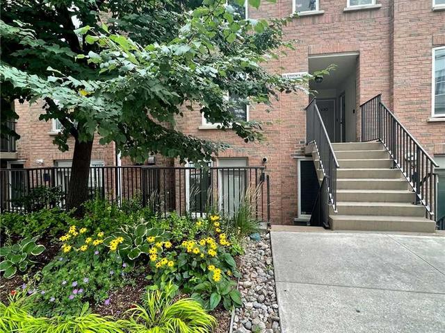 621 - 96 Strachan Ave