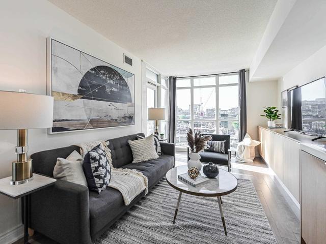 723 - 21 Iceboat Terr