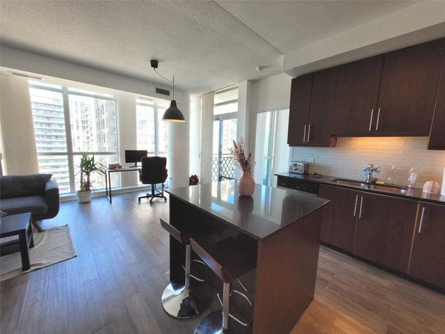 1409 - 1171 Queen St W