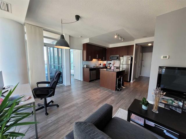 1409 - 1171 Queen St W