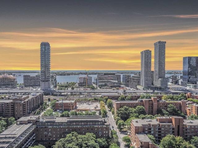 2101 - 158 Front St E