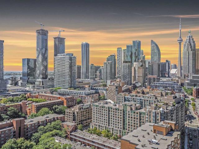 2101 - 158 Front St E