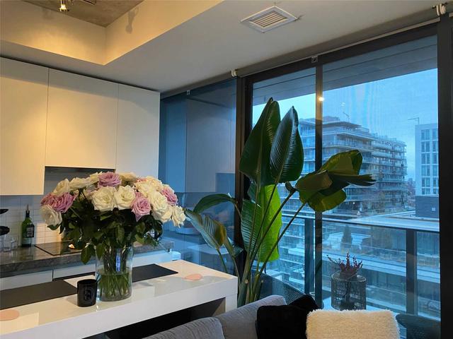 1215 - 629 King St W