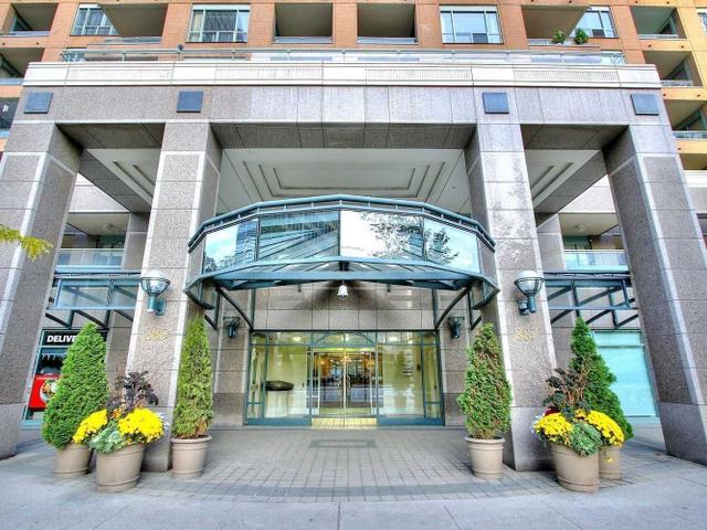 810 - 889 Bay St