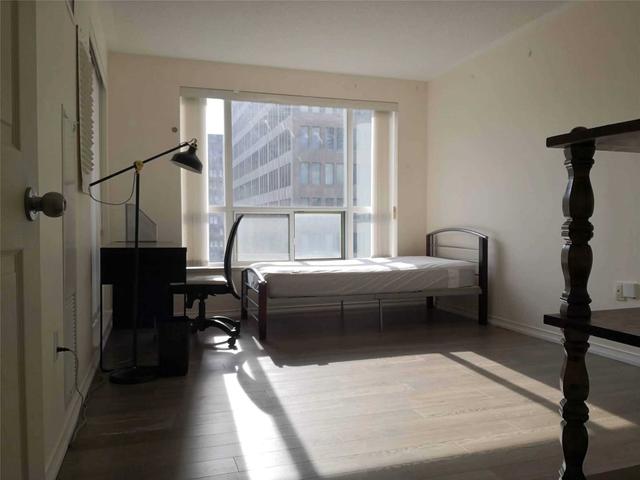 810 - 889 Bay St