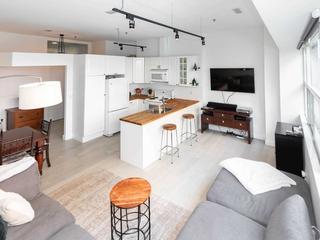 405 - 700 King St W