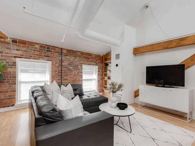 402 - 81A Front St E