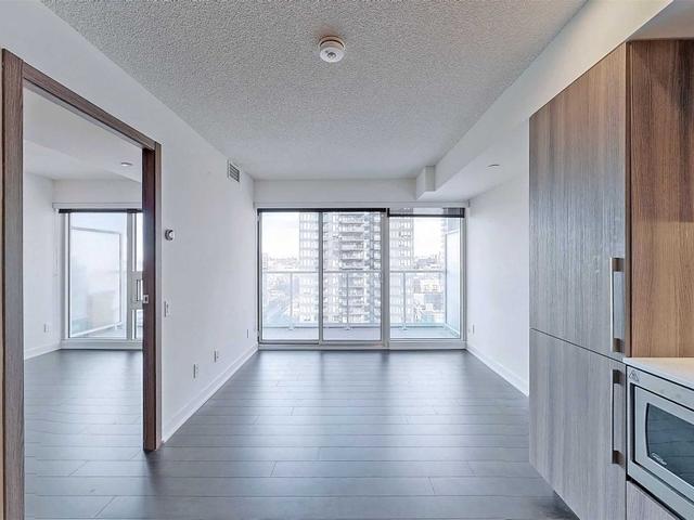 2607 - 17 Bathurst St