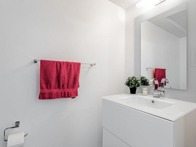 919 - 111 St Clair Ave W