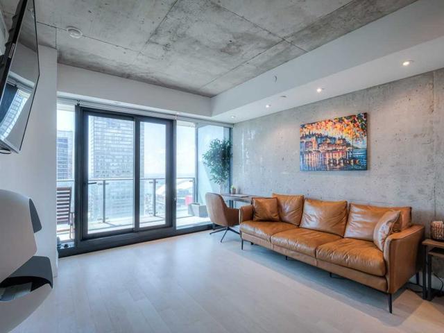 3205 - 224 King St W