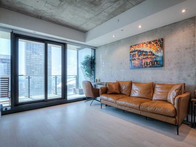 3205 - 224 King St W