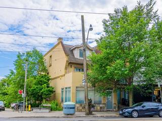 1385 Dundas St W