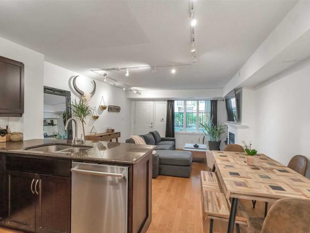 TH37 - 208 Niagara St