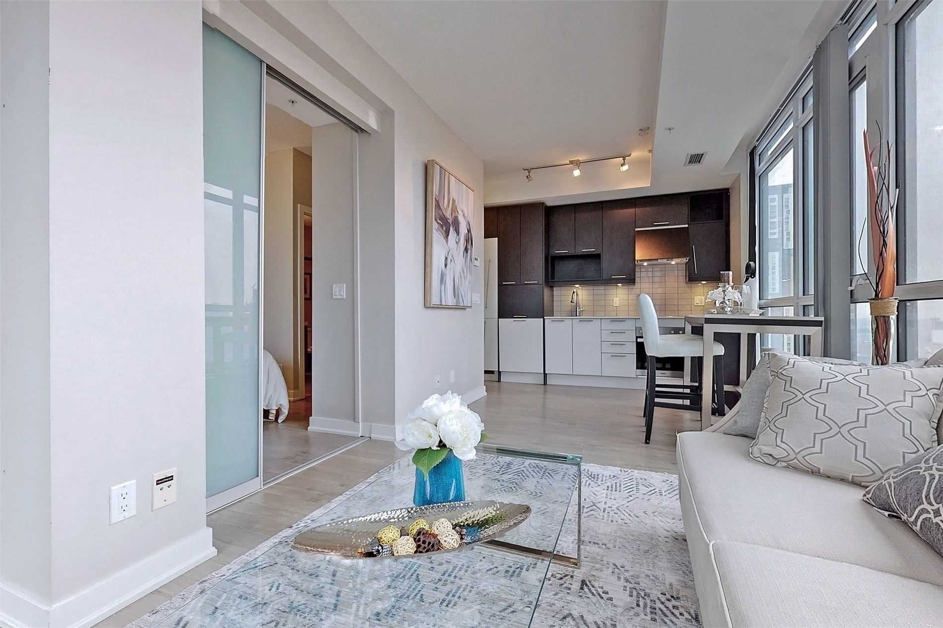 2002 30 Nelson St, Toronto Leased, C5771385 Condos.ca