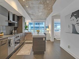 525 - 1030 King St W