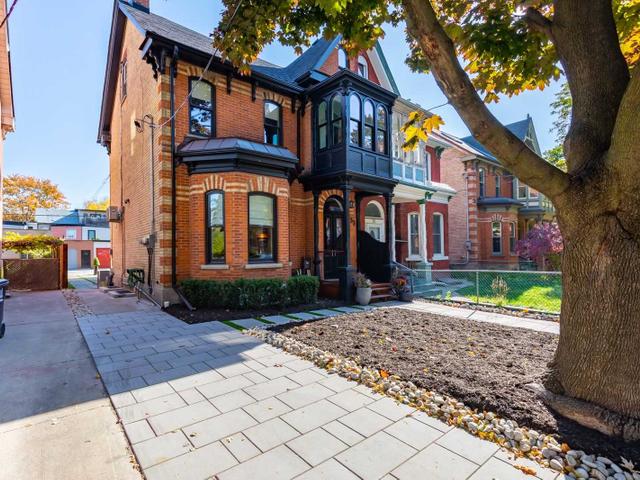 33 Beaconsfield Ave