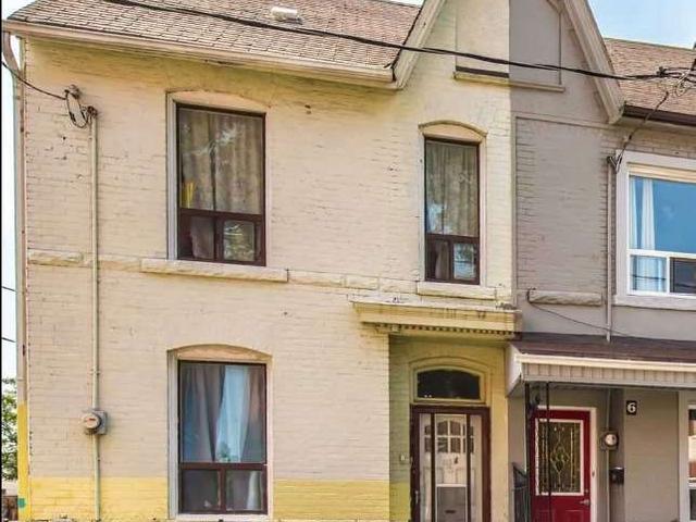 4 Casimir St