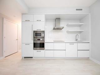 2702 - 2221 Yonge St